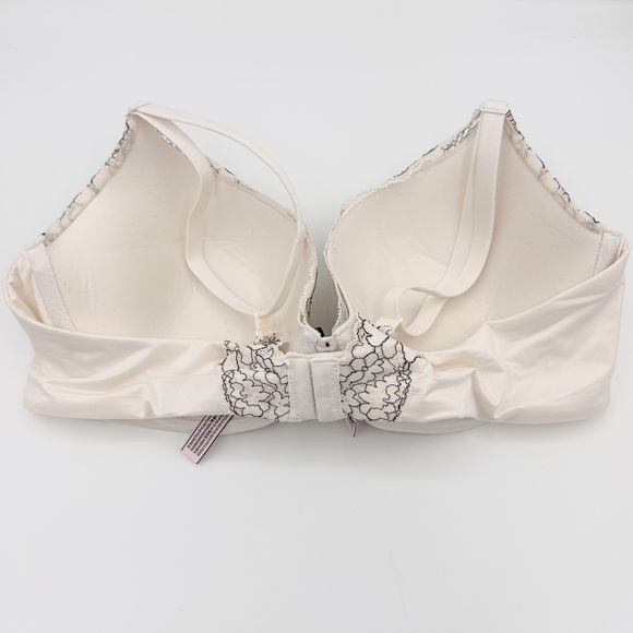 Victoria's Secret Body By Victoria White & Black Lace Lined Demi Bra - Picture 5 of 6